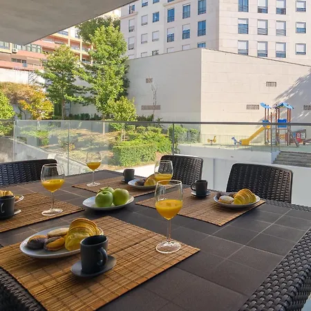 Portucale ! Benfica Lux Garden Lissabon