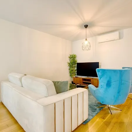 Portucale ! Benfica Lux Garden * Lisboa